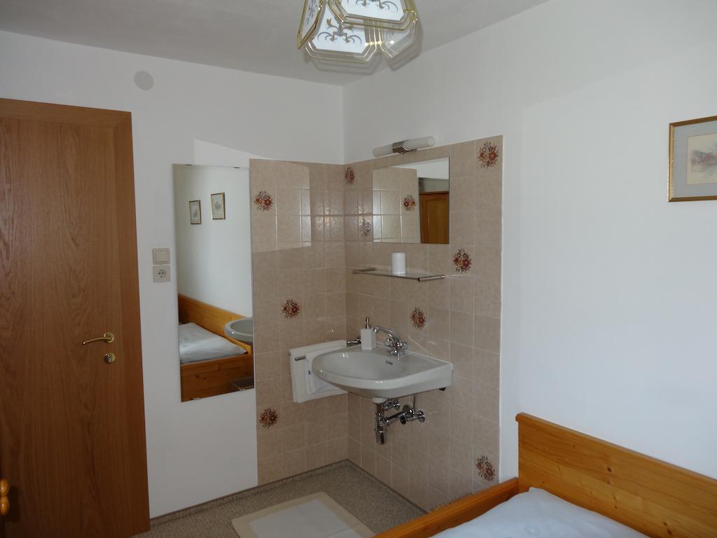 Haus Karl's Ruh Bed & Breakfast Ehrwald Ruang foto