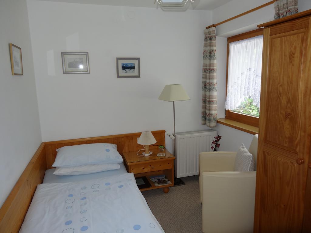 Haus Karl's Ruh Bed & Breakfast Ehrwald Ruang foto
