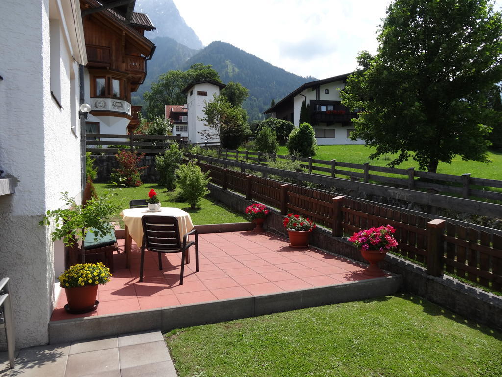 Haus Karl's Ruh Bed & Breakfast Ehrwald Bagian luar foto